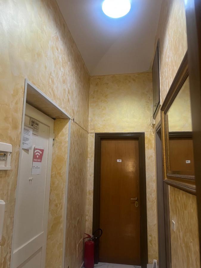 Termini Golden House Hotell Rom Exteriör bild